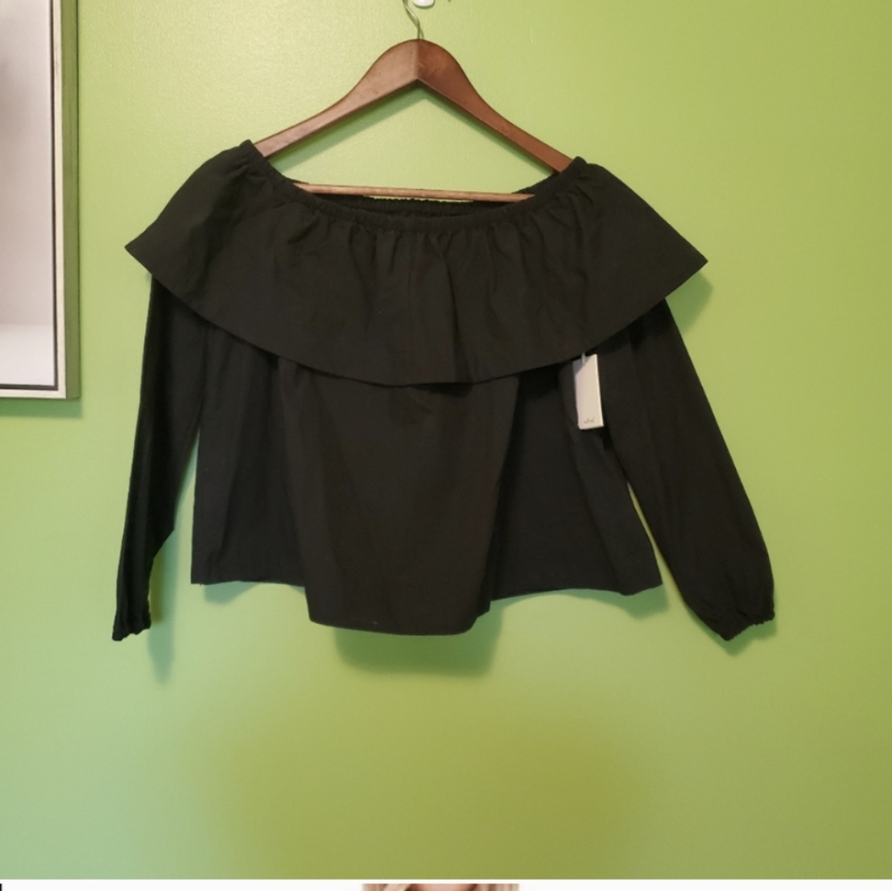 Aritzia Off the shoulder blouse